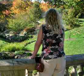  lady with purse 
